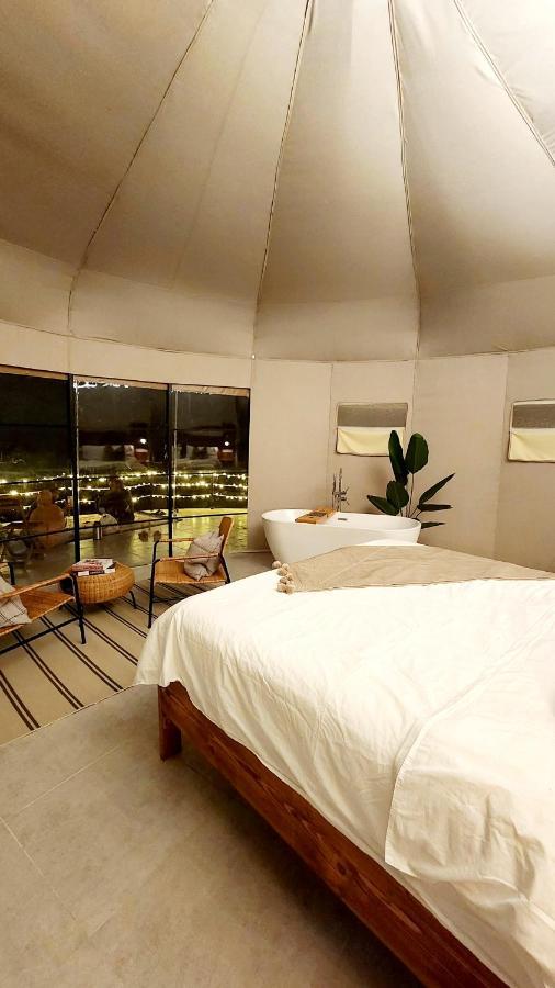 Starry Domes Desert Camp Badīyah Екстериор снимка