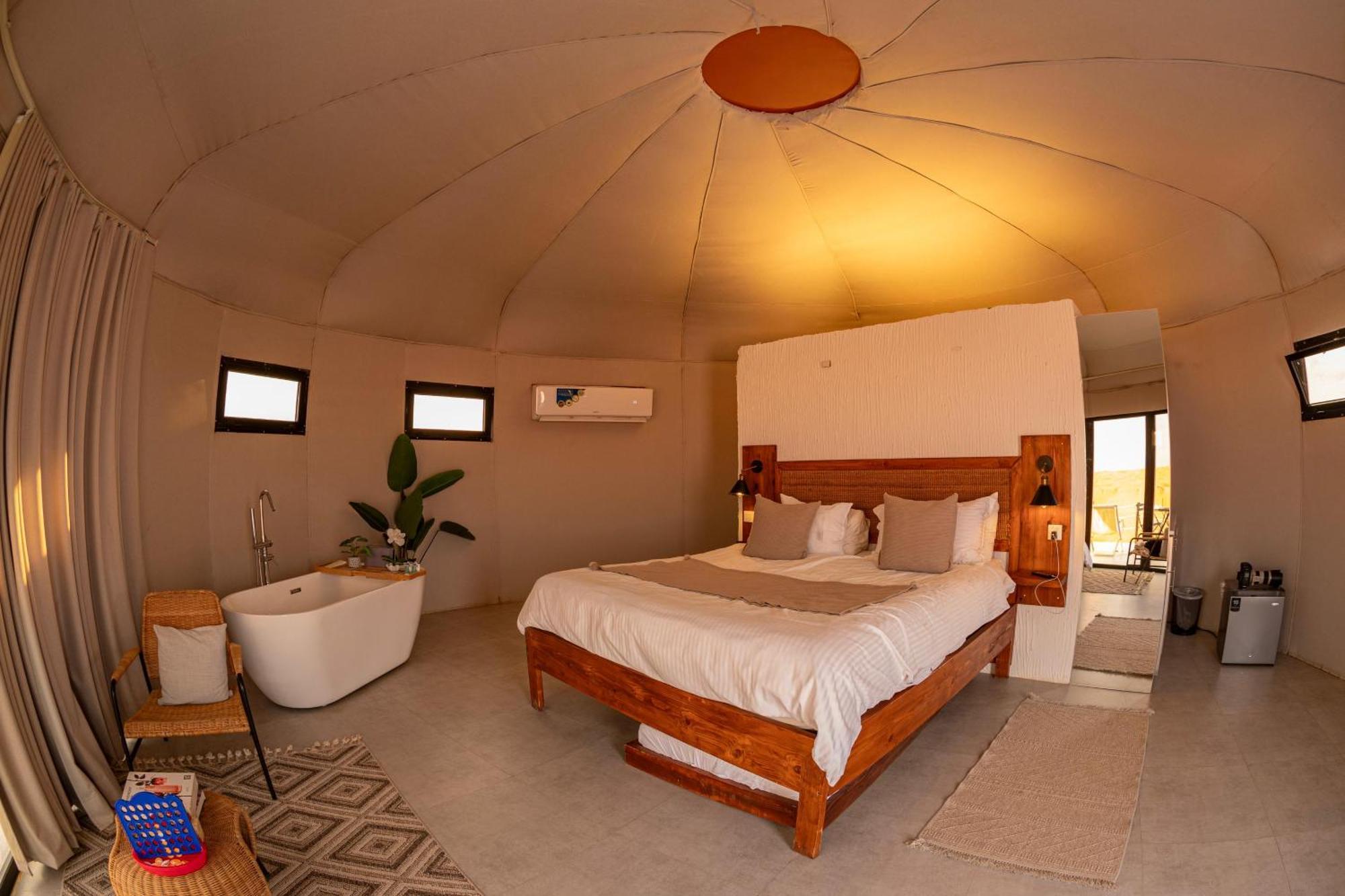 Starry Domes Desert Camp Badīyah Екстериор снимка
