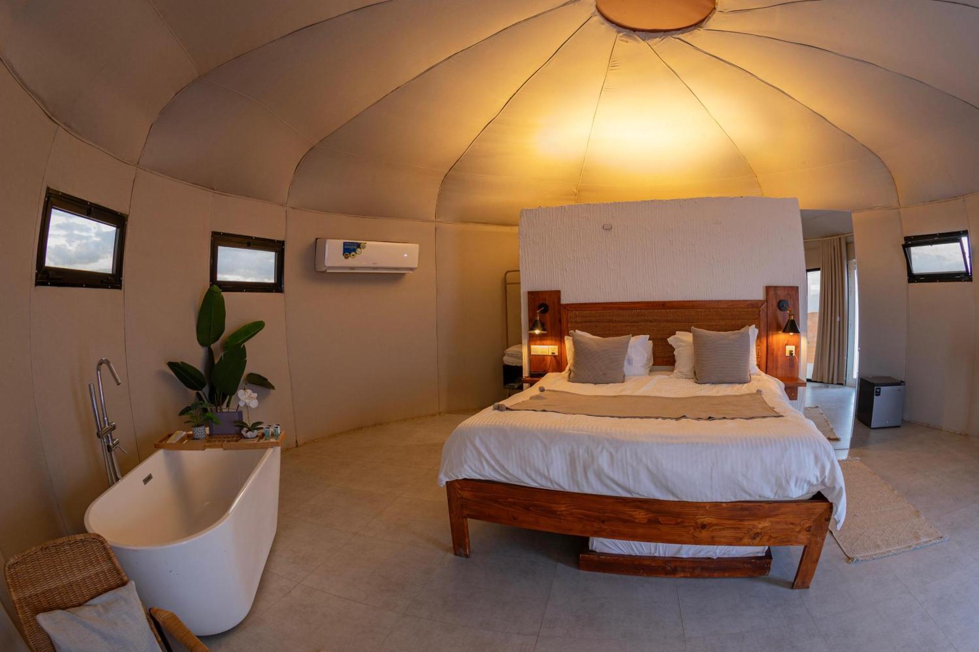 Starry Domes Desert Camp Badīyah Екстериор снимка